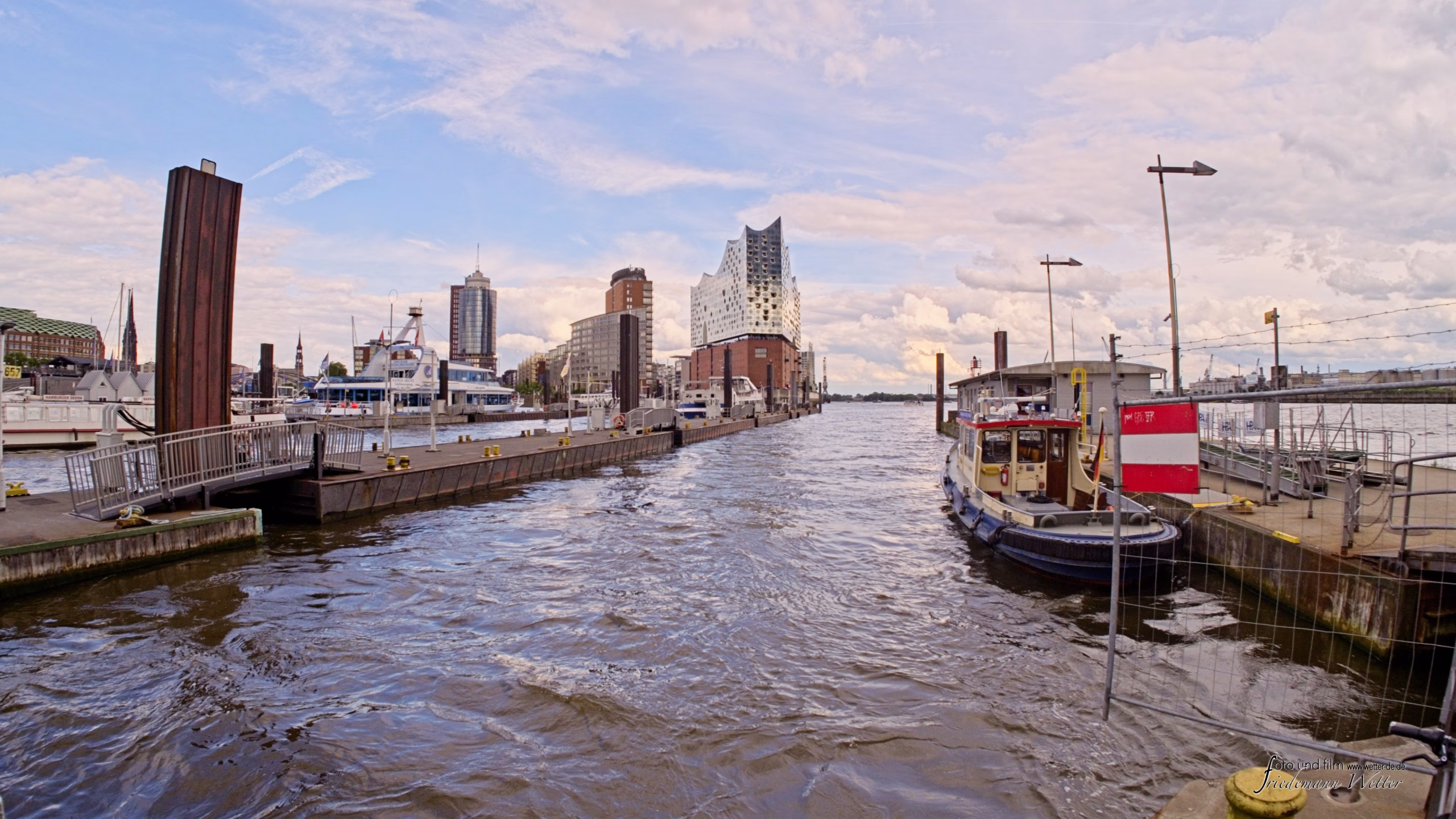 Hamburg mit Logos Hope