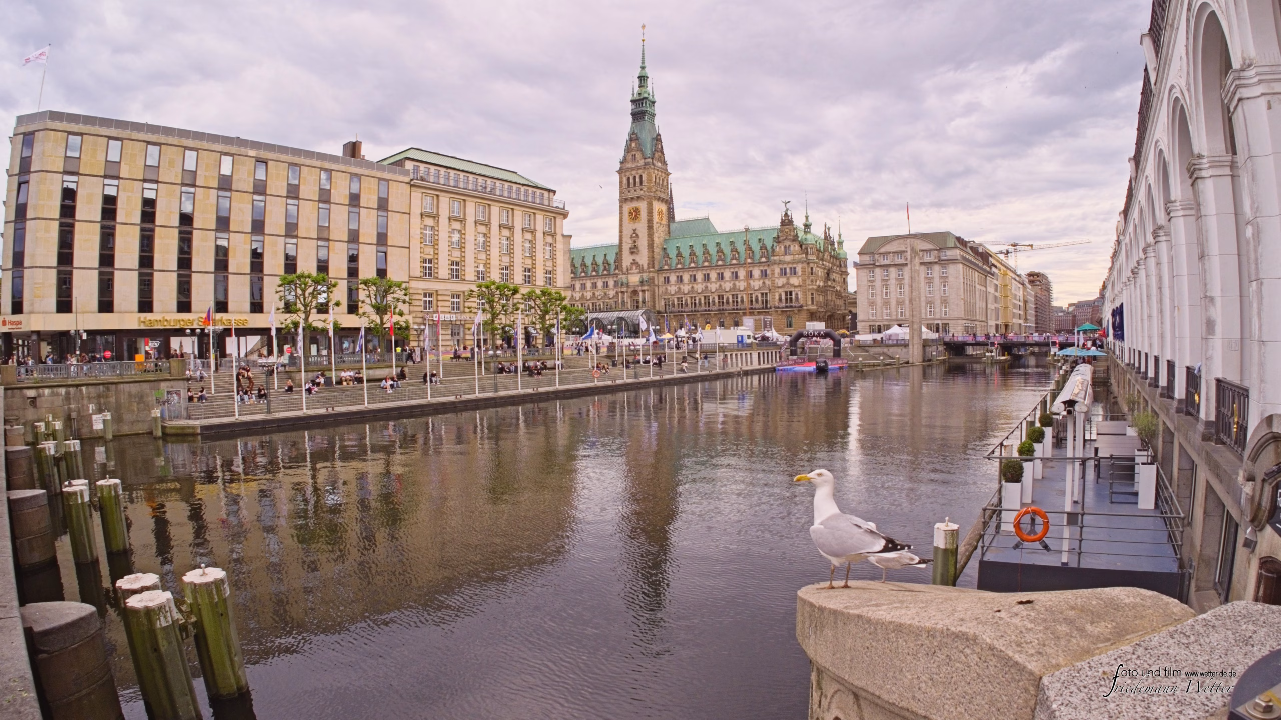 Hamburg mit Logos Hope