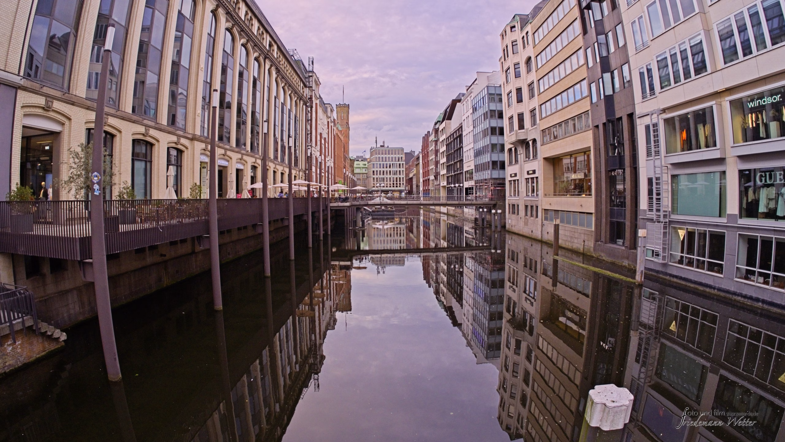 Hamburg mit Logos Hope